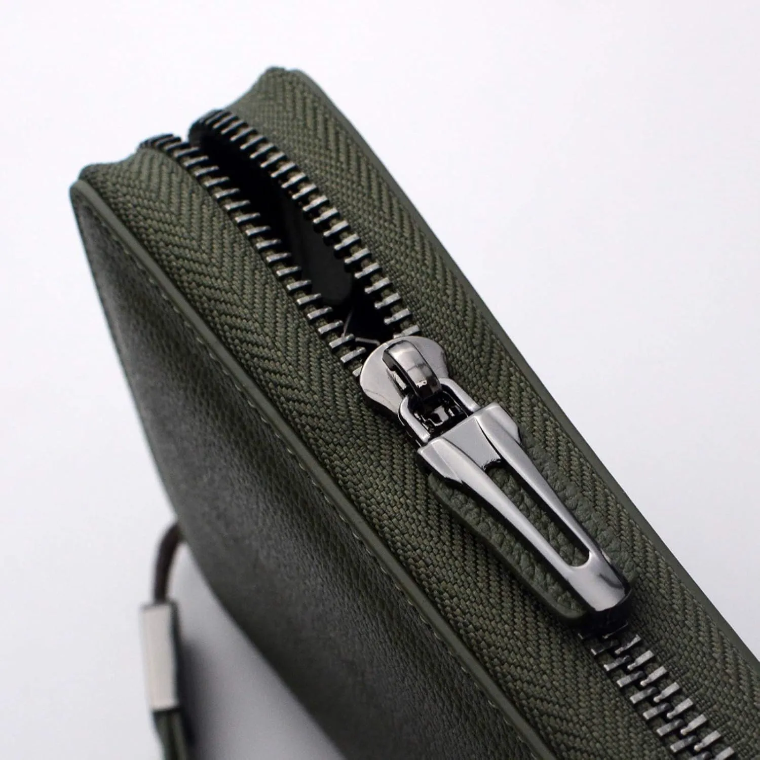 Bveyzi Women RFID Blocking Wallet Leather Zip Around Phone Clutch Large Capacity Ladies Travel Purse Wristlet