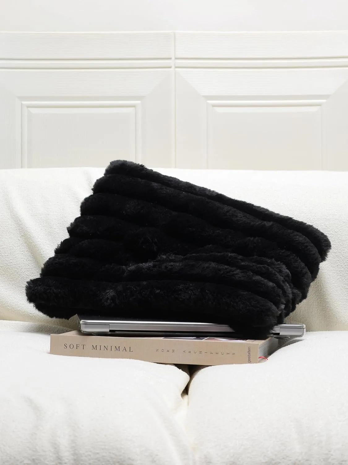 Comfyable Puffy Laptop Sleeve 13 14 15 Inch, Compatible with MacBook Air M4 2025 & MacBook Pro 2024, Soft Faux Fur Fluffy Plush Furry Pillow Case for Computer, Black