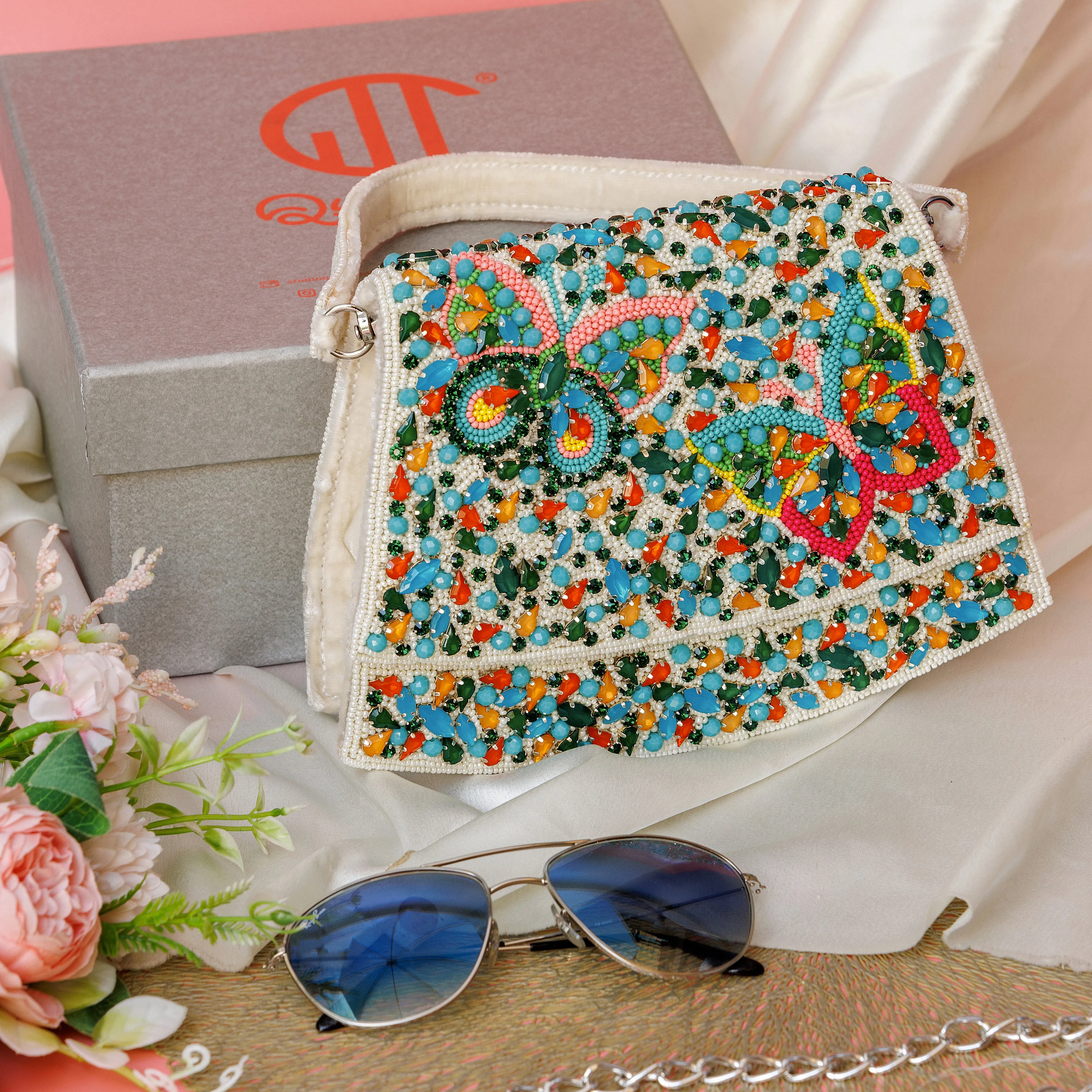 Elara White Handbag