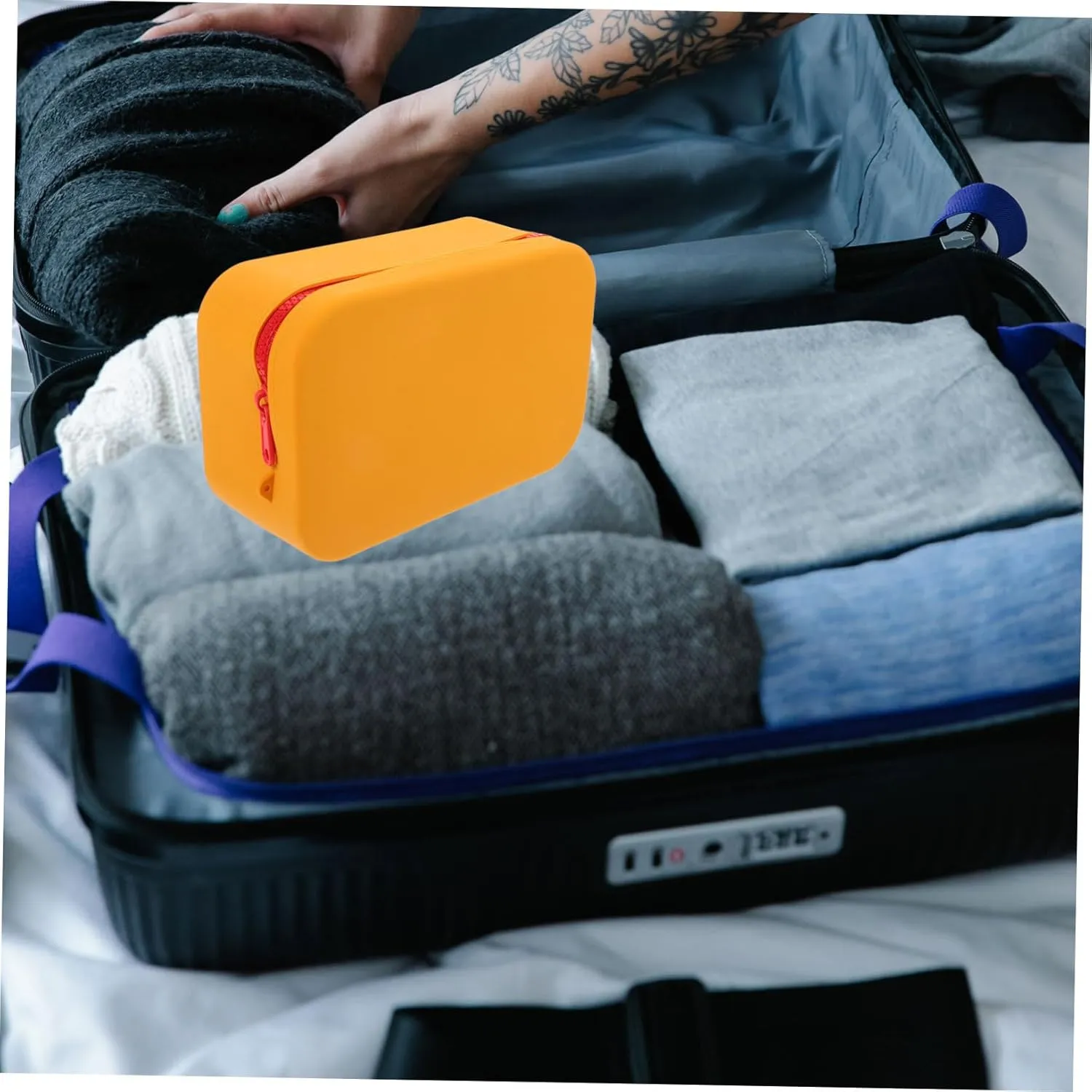 Large Capacity Silicone Makeup Bag for Travel Home Use Portable Toiletry Organizer with Zipper for Makeup Brushes and Toiletries
