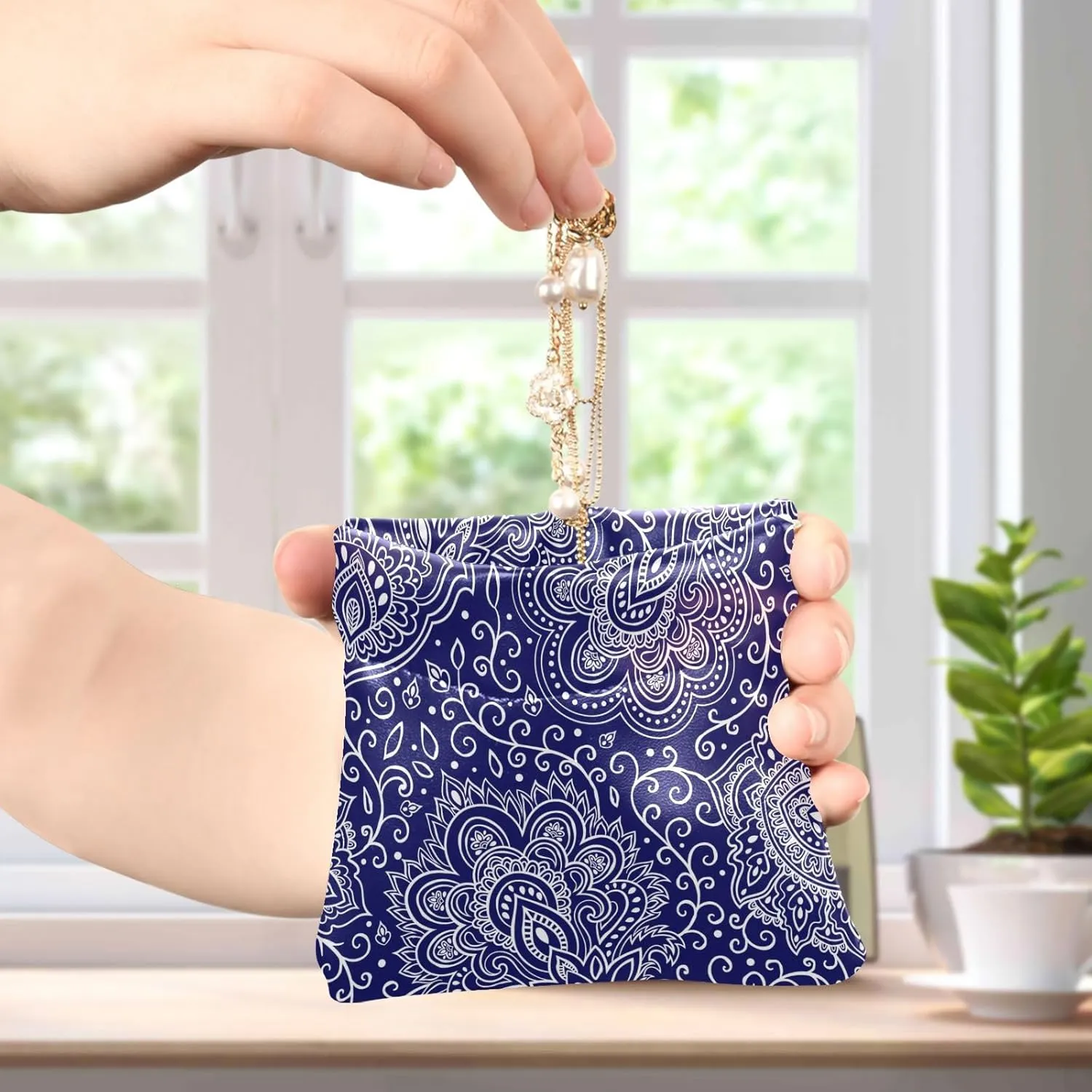 Leather Squeeze Coin Purse Coin Pouch Bag Wallet Small Coin Change Holder for Women Girl Mandala