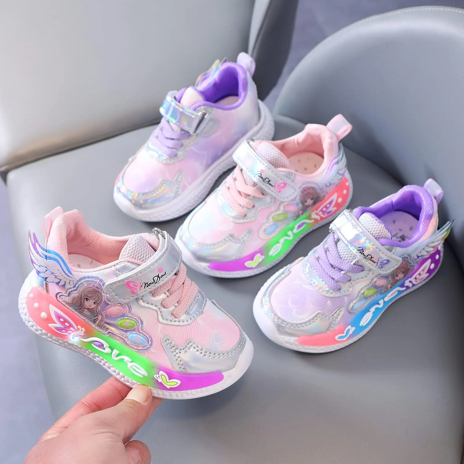 RAYCHY Children's Casual Shoes Boys Breathable Non-Slip Light Sneakers Unisex Luminous Sneakers for Girls Sport Running Shoes