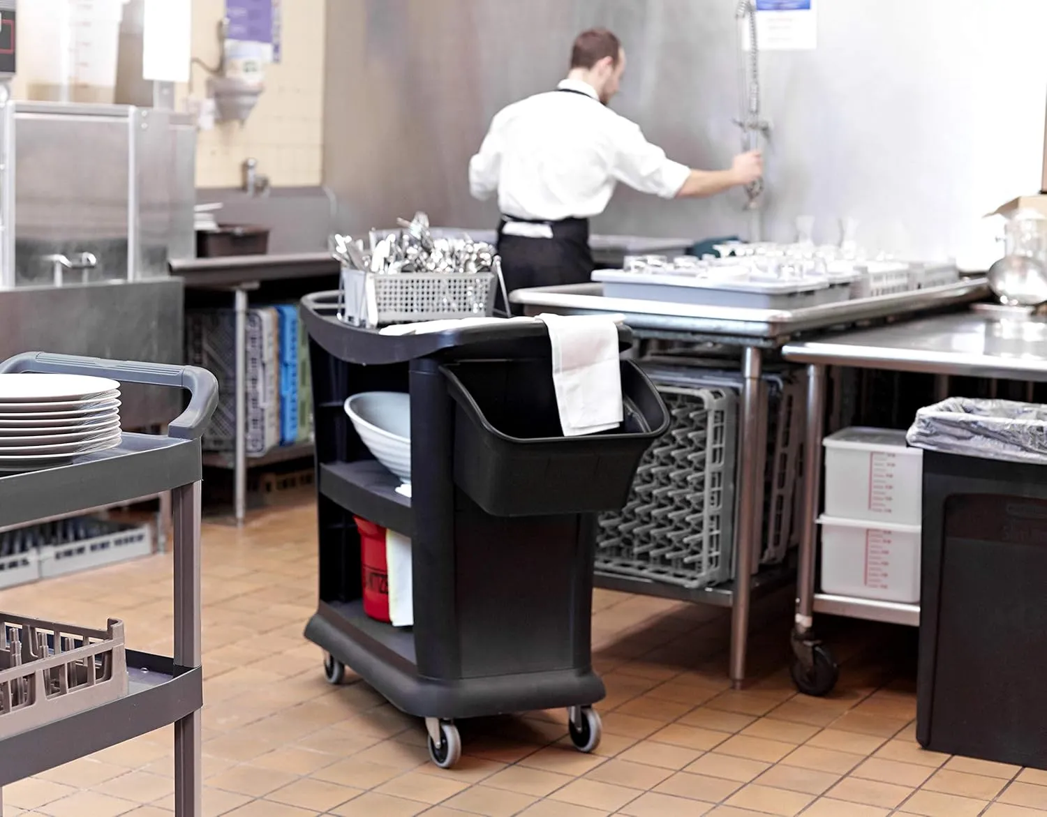 Rubbermaid Commercial Products Executive Series Utility/Service Cart, 300 lb. Capacity, Black, for Foodservice/Restaurant/Cleaning