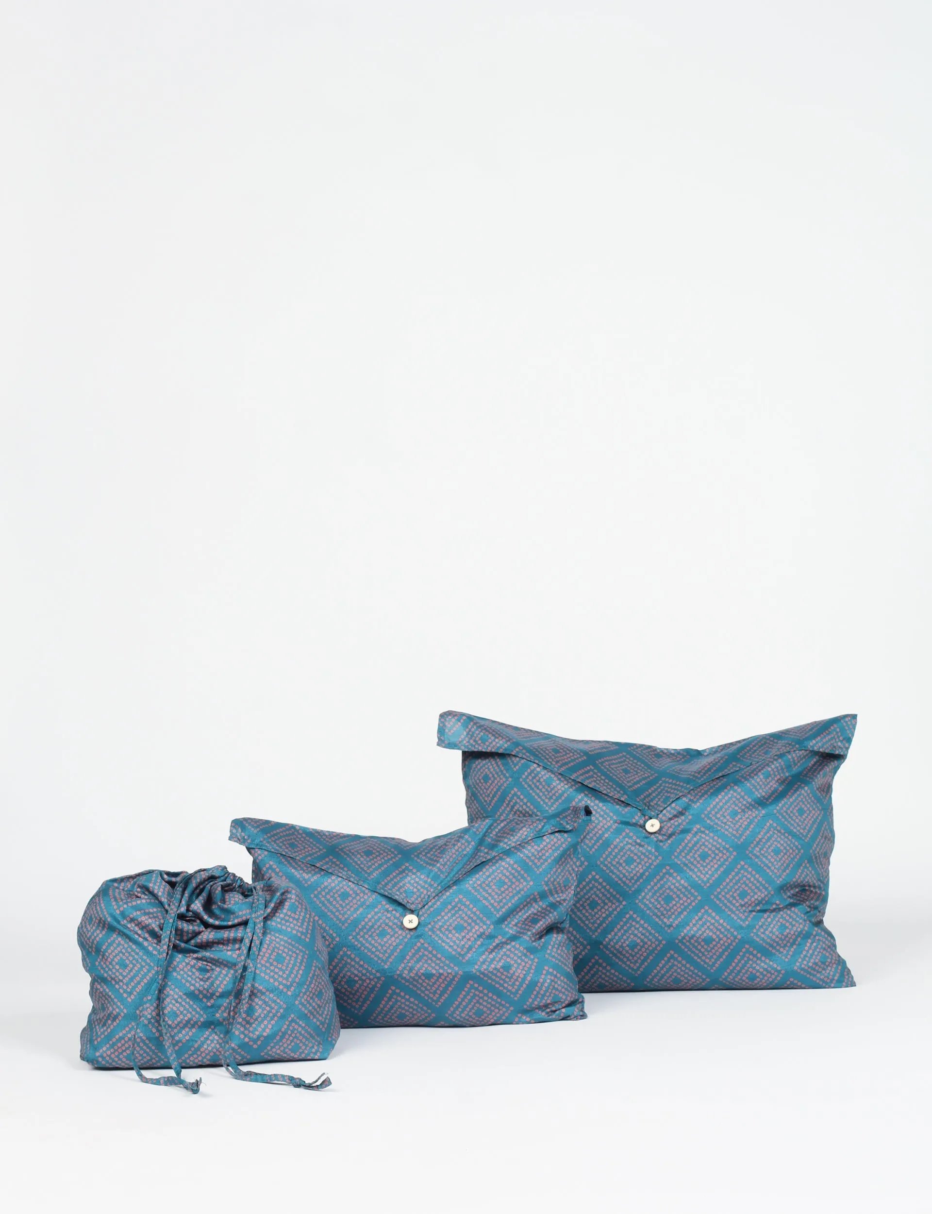 TRAVEL SET