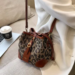 Women's Retro Fashion Simple Western Style Crossbody Bags
