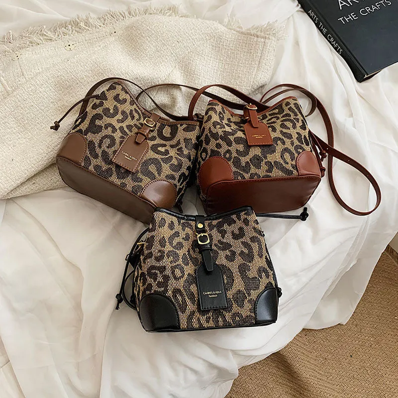 Women's Retro Fashion Simple Western Style Crossbody Bags